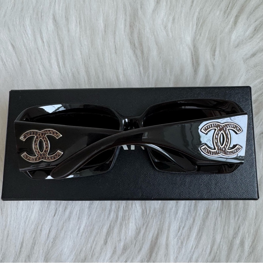 Authentic vintage Chanel brown crocodile embossed 6022 logo sunglasses - Picture 2 of 11